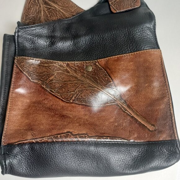 Elegant Black and Brown Leather Shoulder Bag - Picture 2 of 14